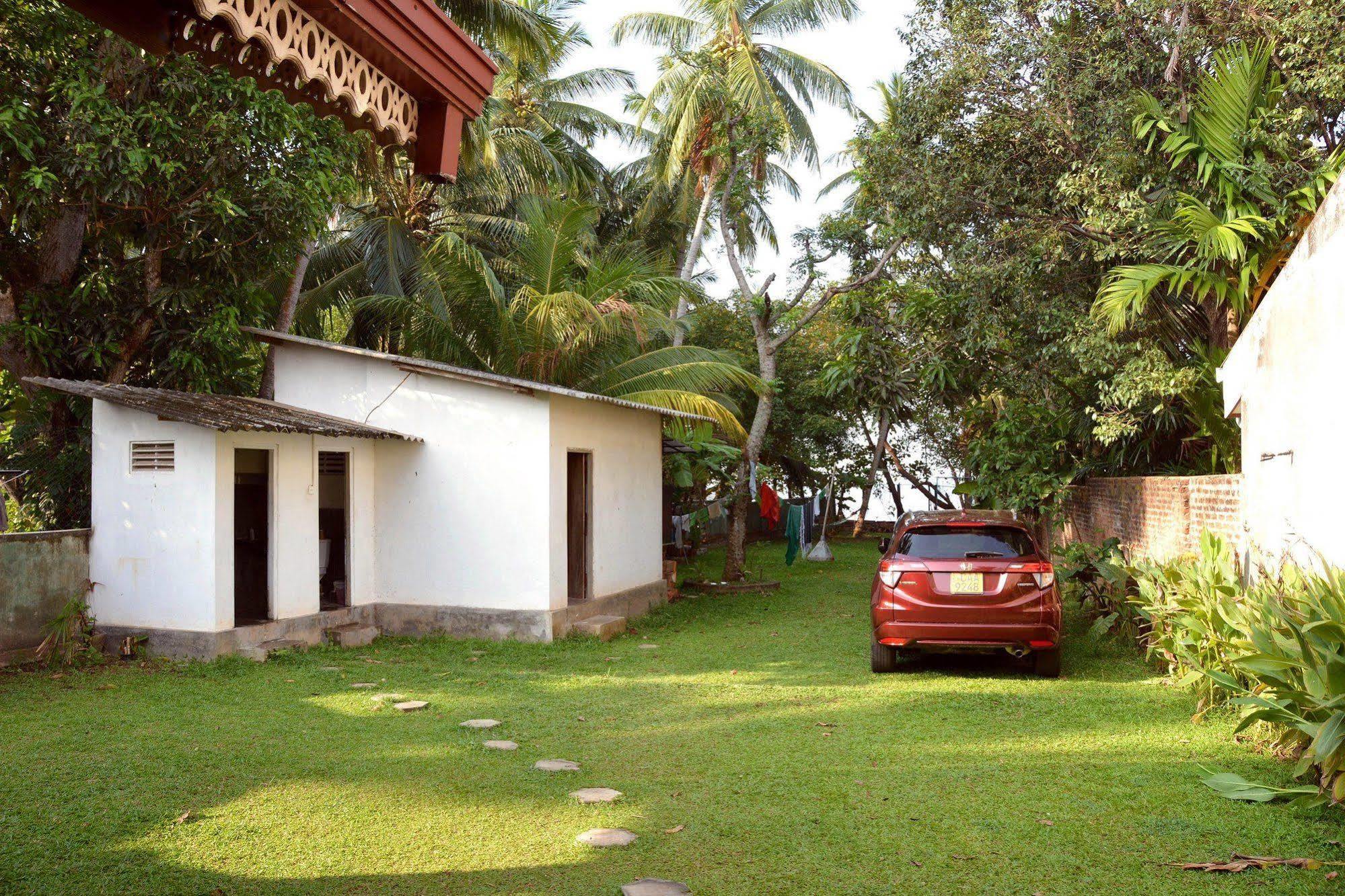 Hostel First Katunayake Negombo Extérieur photo