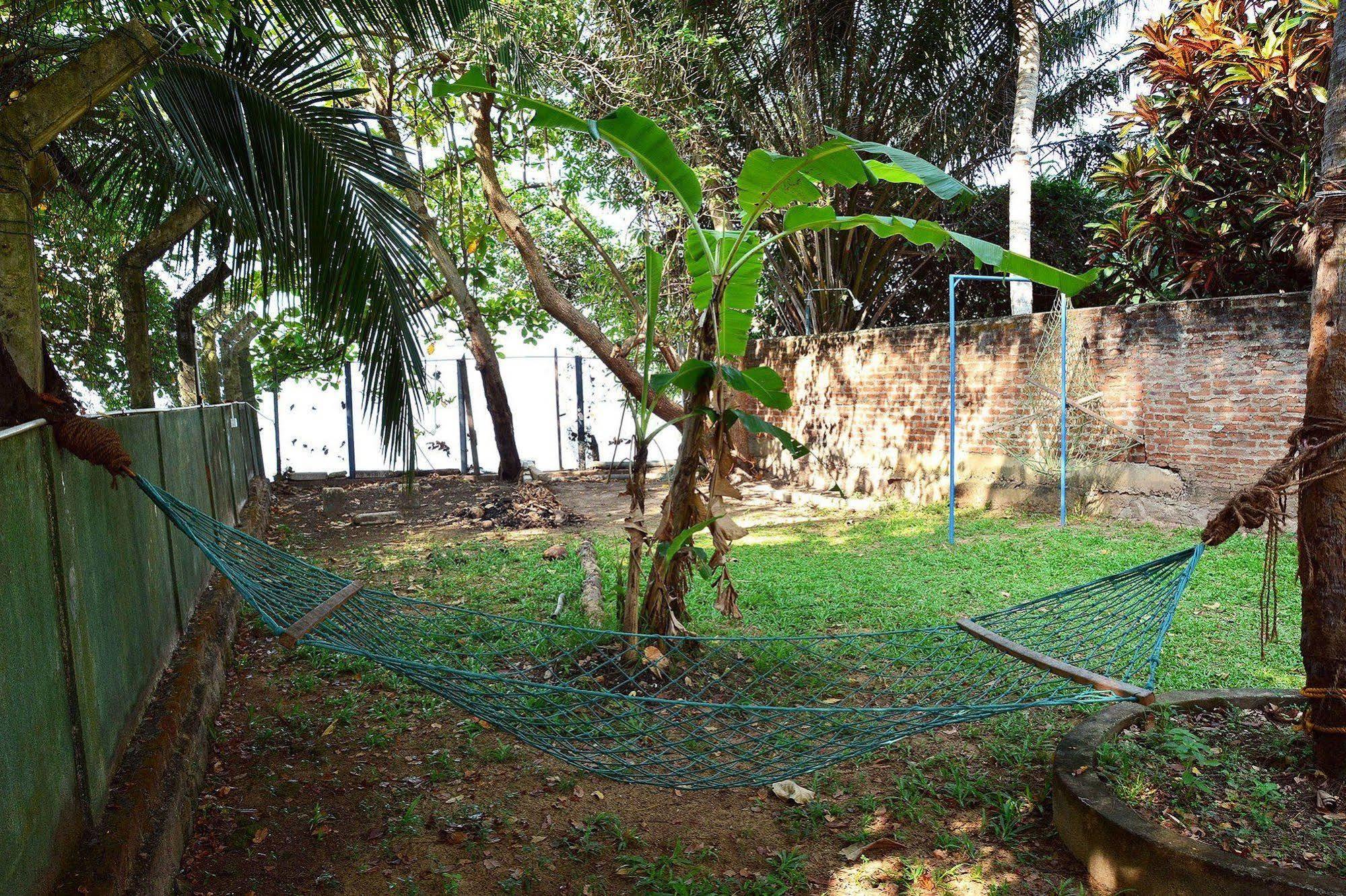 Hostel First Katunayake Negombo Extérieur photo